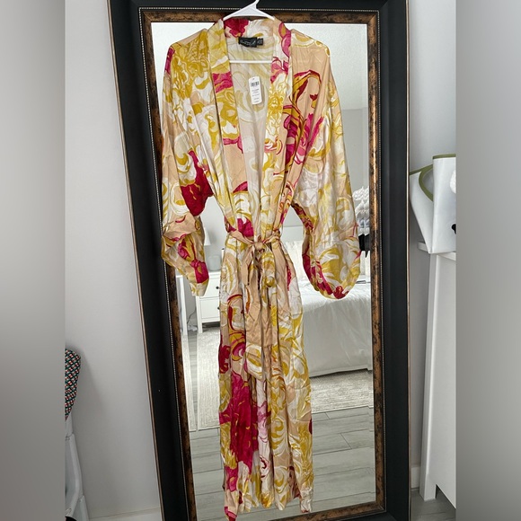 SOMA Floral Kimono Robe in Pink and Yellow - Picture 3 of 5